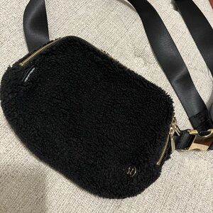 lululemon athletica Black Fleece Crossbody Bag